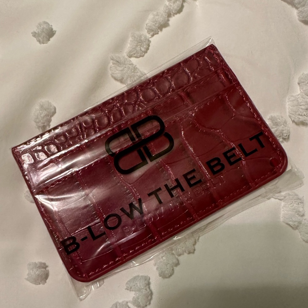 NWT Red Crocodile B-Low the Belt Cardholder Wallet